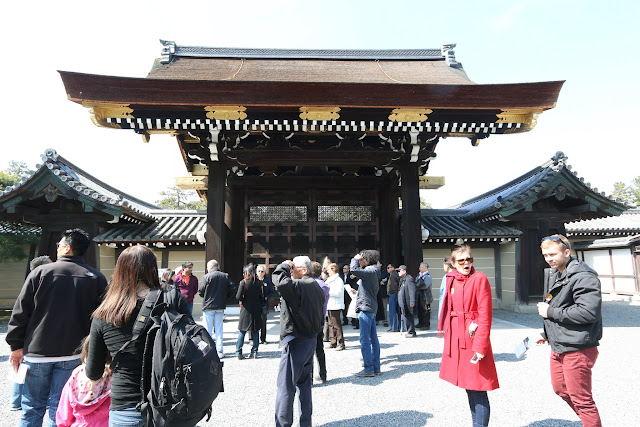 Kenreimon is one of the main entrance gates from the outer to the inner courtyard at Kyoto Imperial Palace in Kyoto, Japan Kenreimon is one of the main entrance gates from the outer to the inner courtyard at Kyoto Imperial Palace in Kyoto, Japan