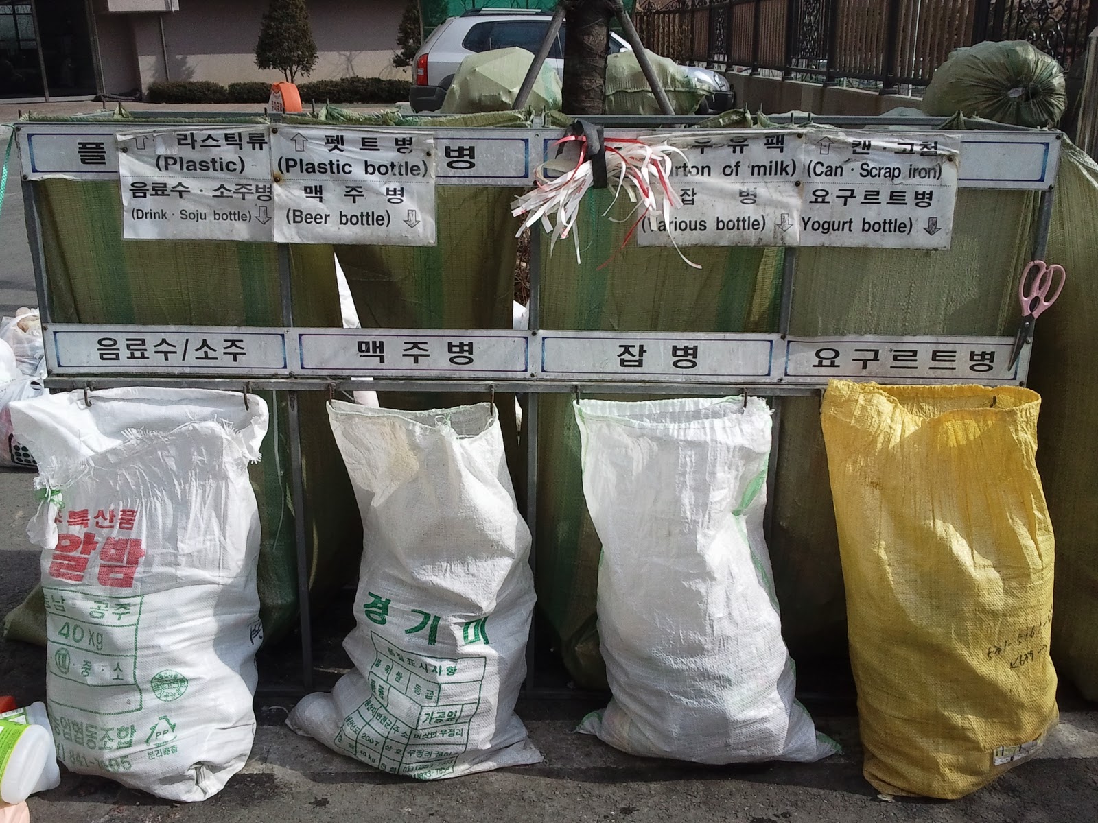 Foodie to the Rescue! LIVING Garbage & Recycling in Korea