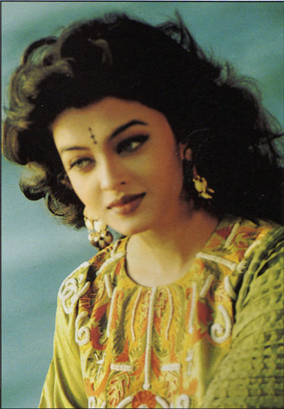 Aishwarya Rai Unseen Pics - Unseen Pictures - Famous Celebrity Picture 
