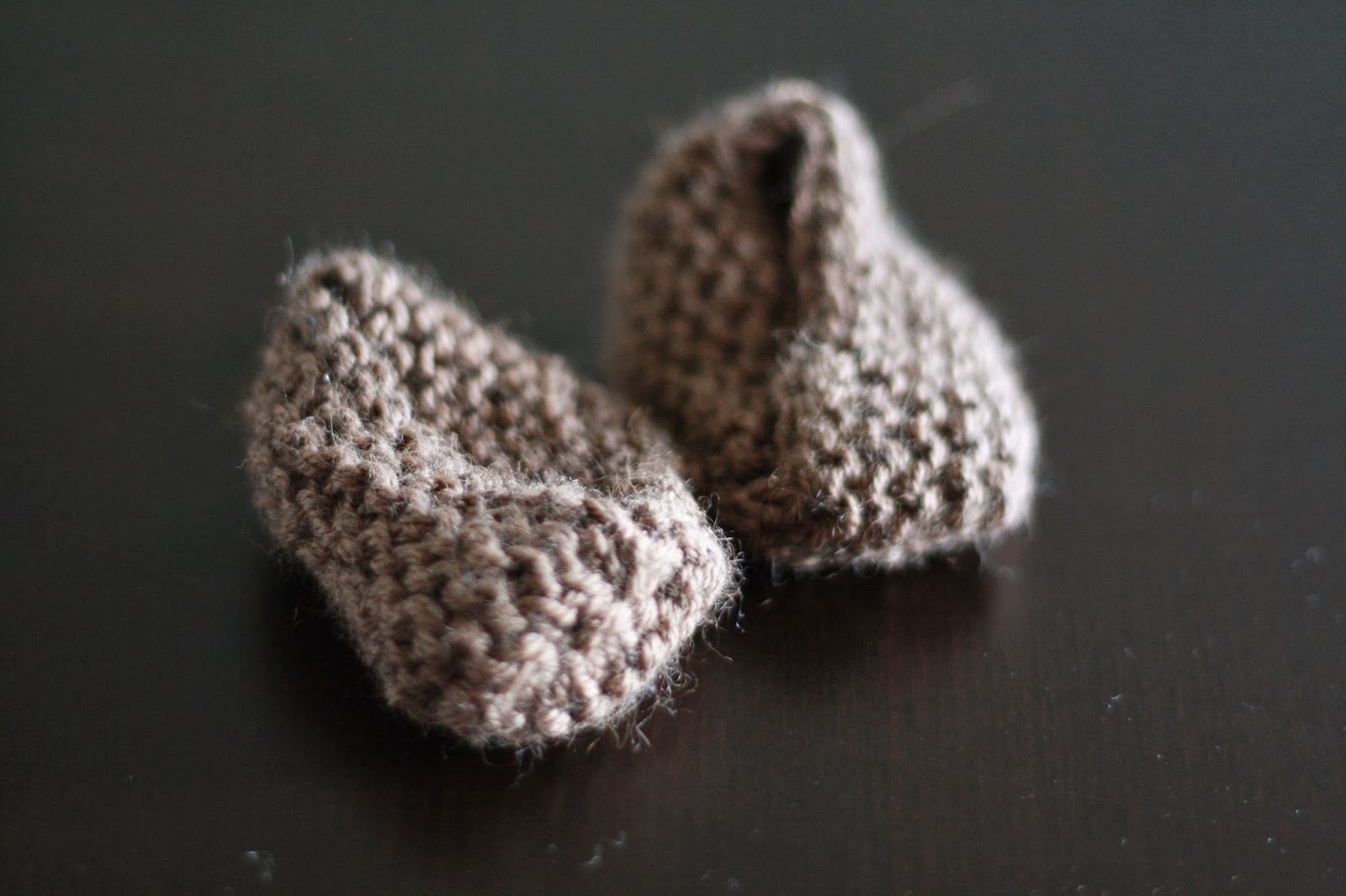Super easy and quick baby booties.