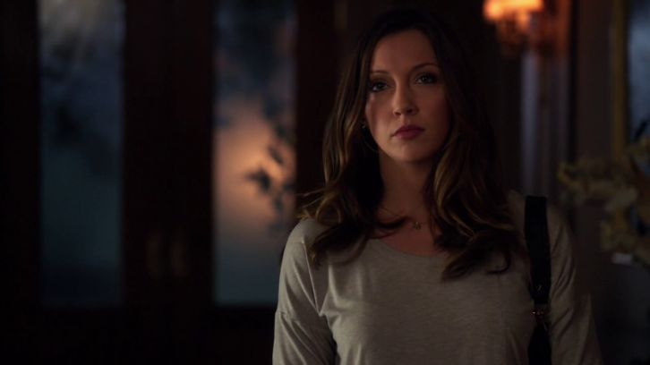 Arrow - Season 3 - Katie Cassidy Interview