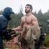 Henry Cavill está descamisado em "Man of Steel"
