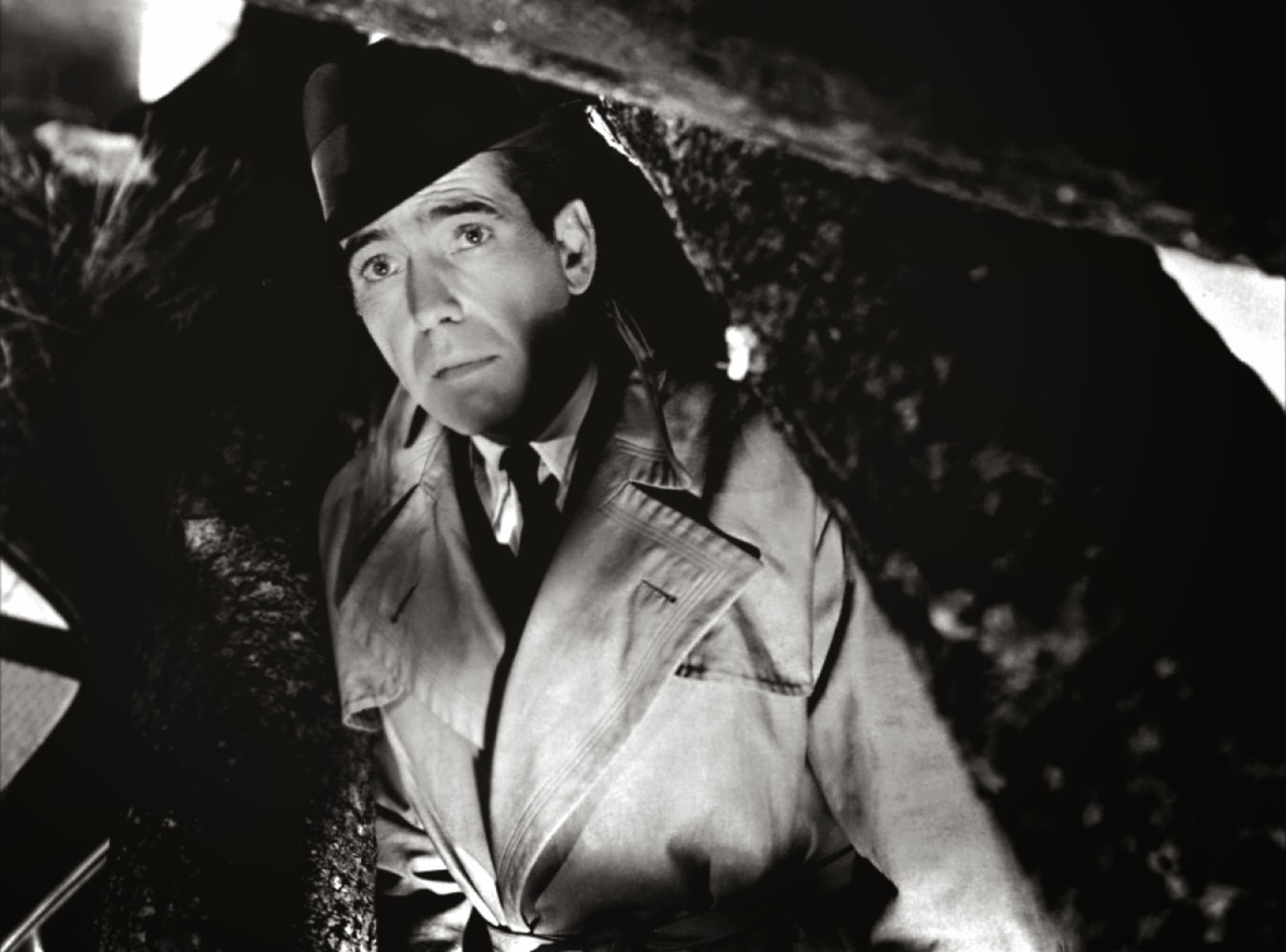Humphrey+Bogart+trench+coat.jpg