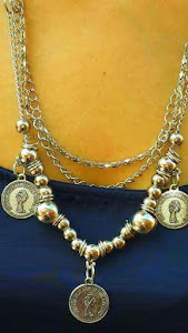 CU 212 - Collar con Cadenas, Perlas y Monedas