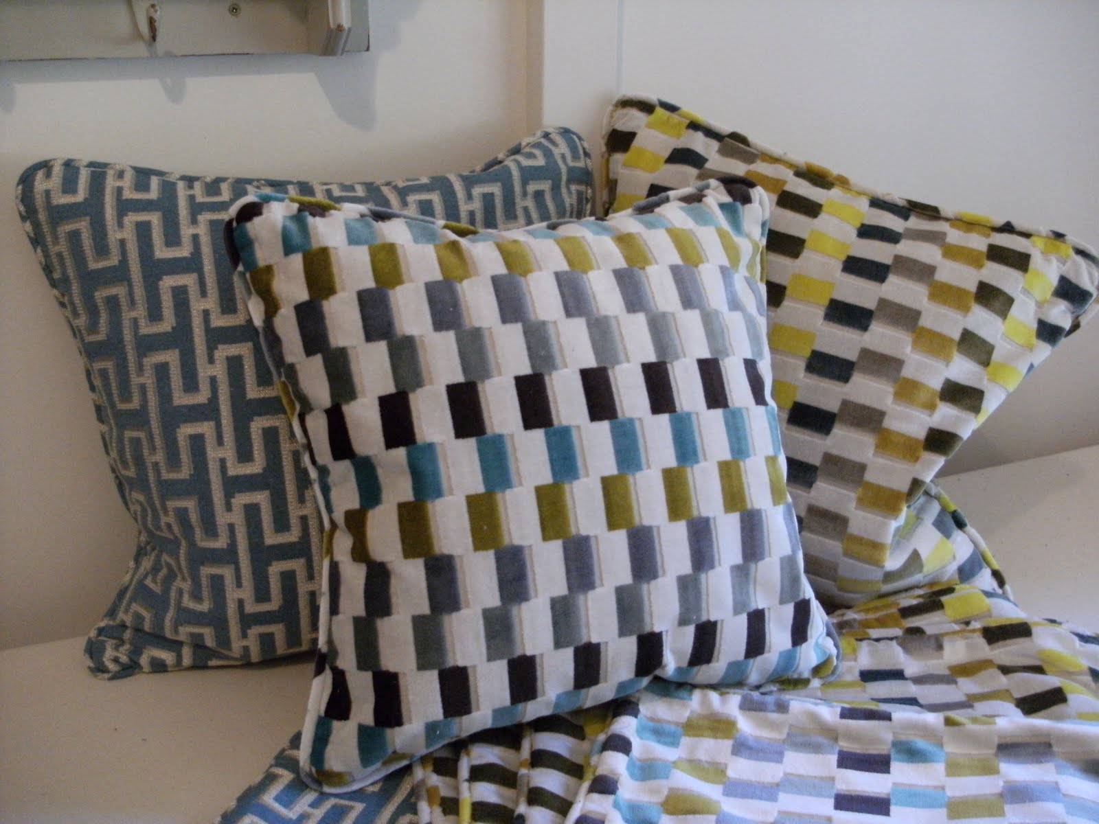 Sew Good by Deborah Good Sew a classic piped cushion cover a tutorial.