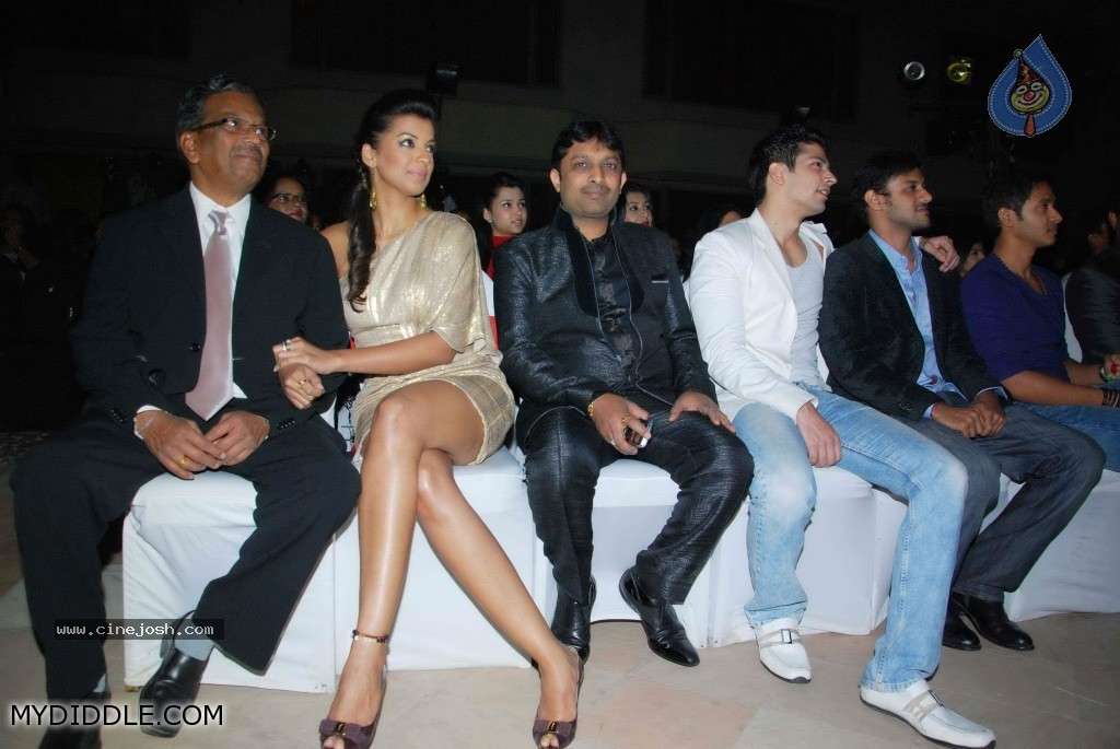Mugdha Godse in Hot Dress1 - Mugdha Godse at an Event with Her DAD - Hot Pics