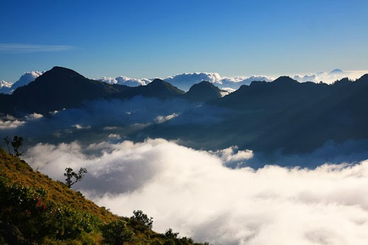 Daftar Nama Gunung di Indonesia Beserta Letaknya Tempatnya - Fahmy Ramdani