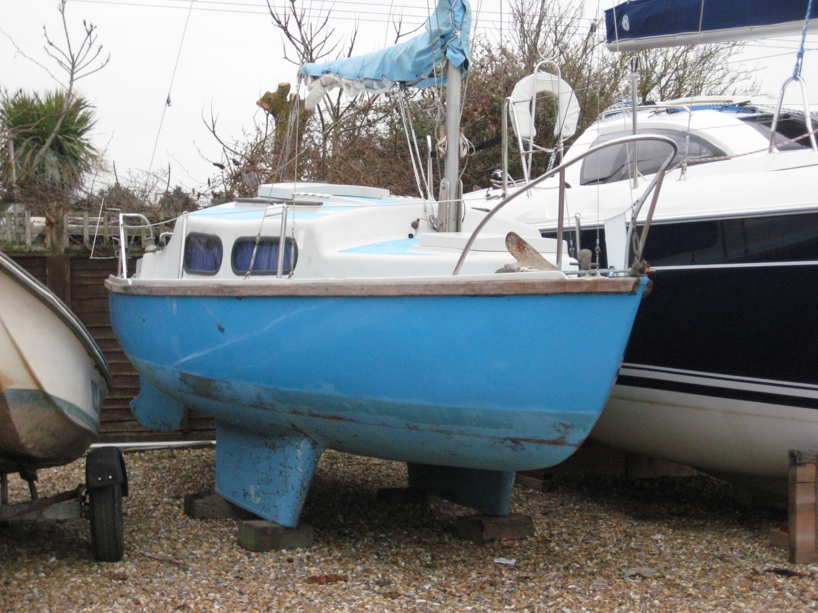 Yacht Live Magic Painting the Hull