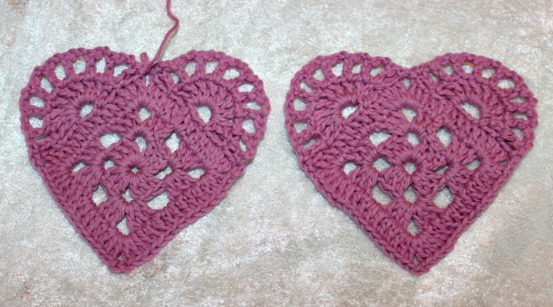 Heklet Hjerte Med Pom-Pom