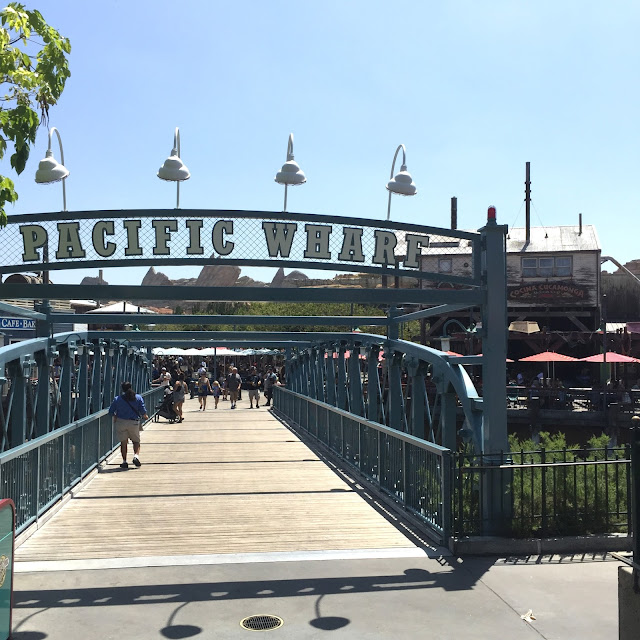 classic • casual • home 8 INSIDER TIPS TO DISNEYLAND