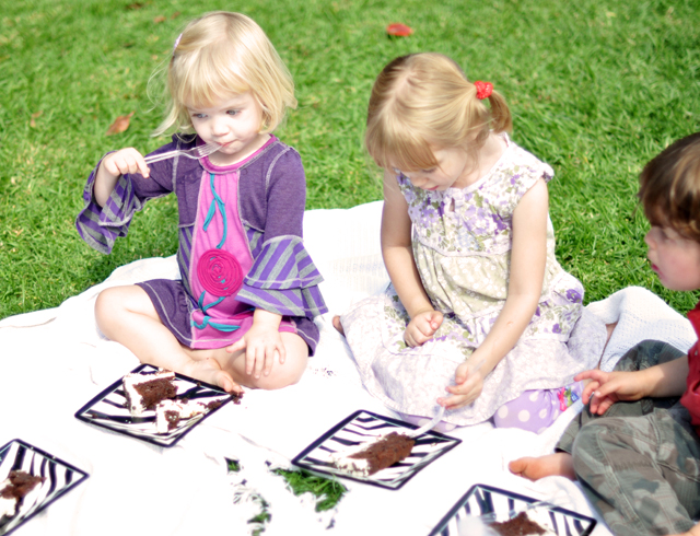 cake and kids, toddler birthday