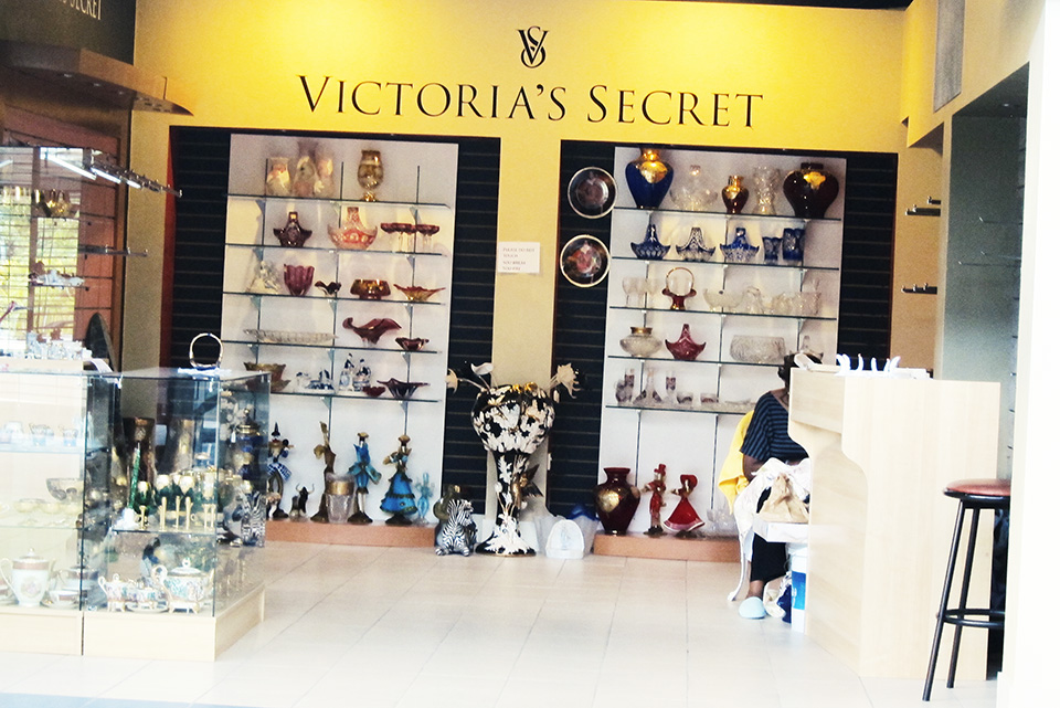 hello grenada, see you later america Esplanade Mall. Saint