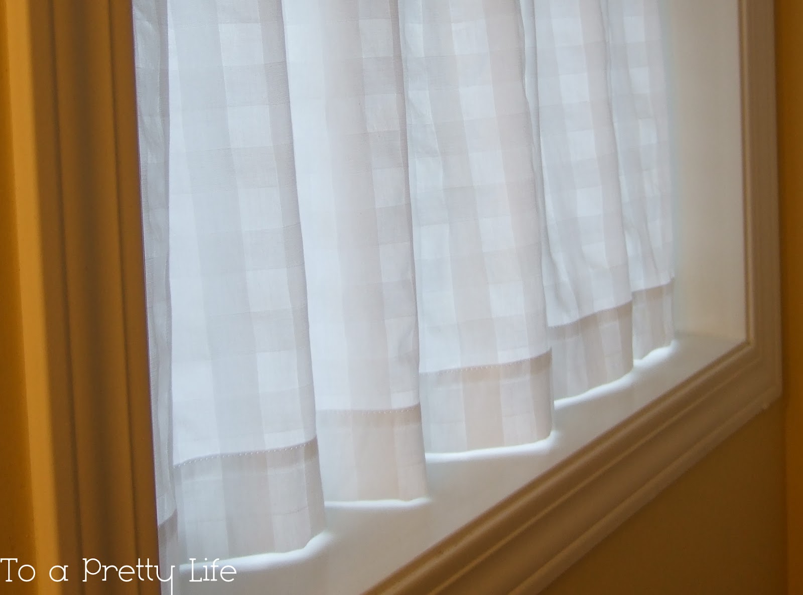 To A Pretty Life Dreamy White Cafe Curtain