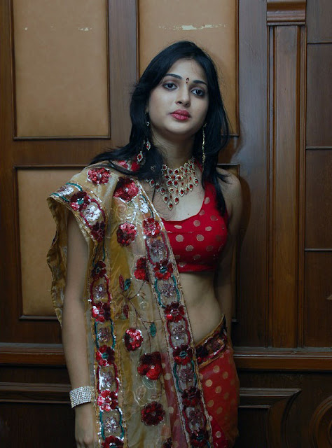 Tamil Actress Nicole Navel Show  Photos