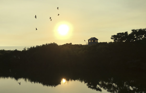 觀夕平台、漁光島的沙灘,是欣賞南台灣最美日落景緻的好去處。 觀夕平台、漁光島的沙灘,是欣賞南台灣最美日落景緻的好去處。