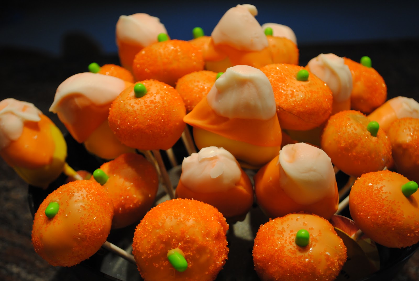 Two It Yourself Halloween cake pop ideas How to make