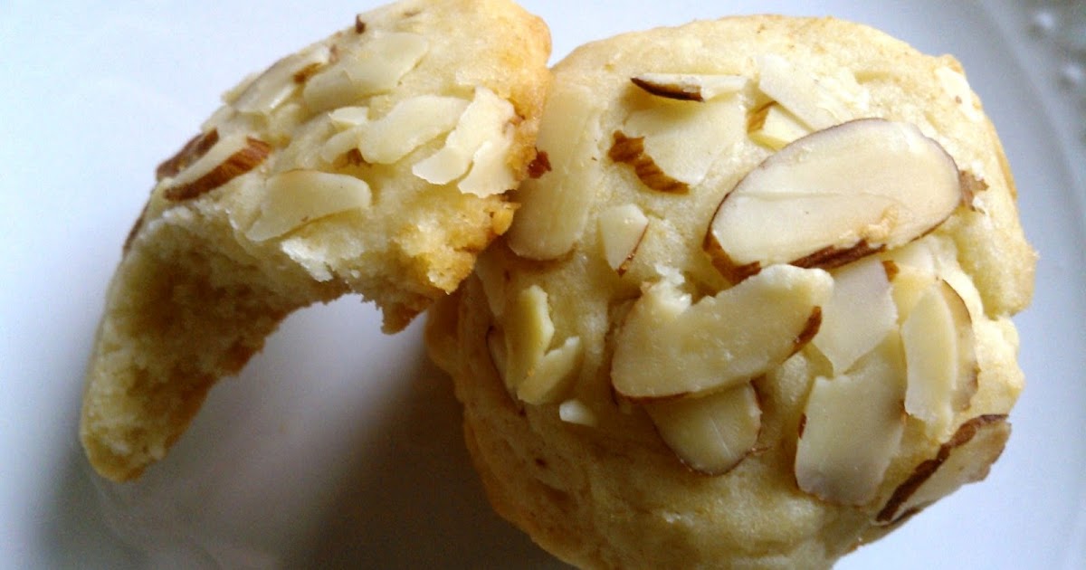Voracious Omnivore Cream Cheese Almond Cookies