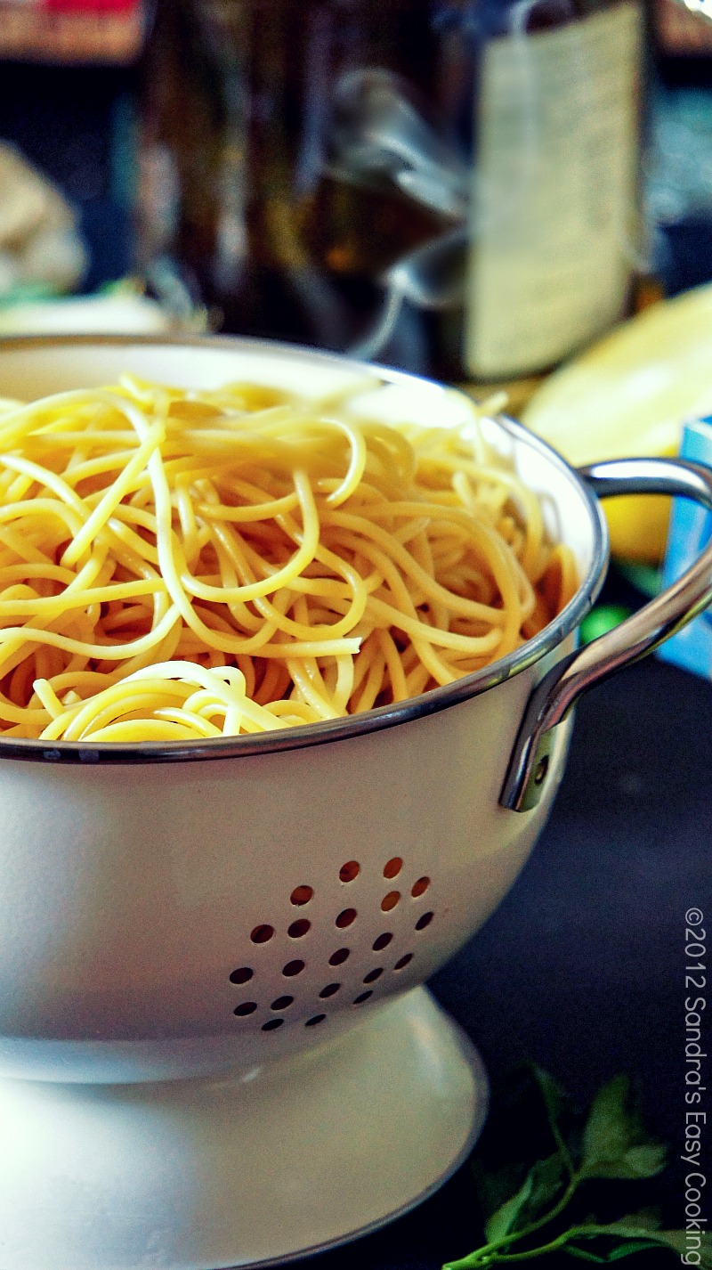 Spaghetti in Peas and Carrot Sauce with Scampi SANDRA'S EASY COOKING