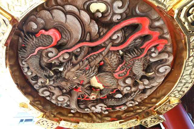 You can find a crafted dragon as you bend and look under the base of the giant red lantern at The Kaminarimo Gate of Asakusa Sensoji Temple in Tokyo, Japan You can find a crafted dragon as you bend and look under the base of the giant red lantern at The Kaminarimo Gate of Asakusa Sensoji Temple in Tokyo, Japan