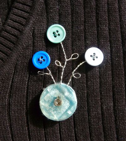 How to Make Scarf Rings from Buttons and Keyrings / The Beading Gem