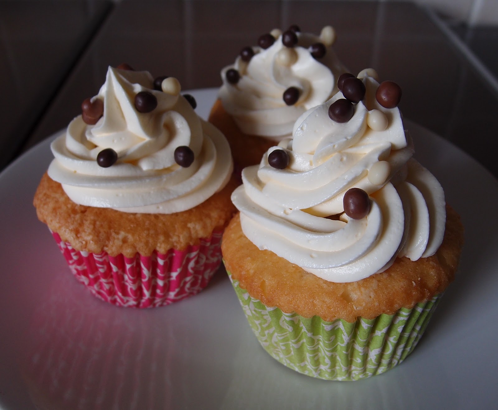 The Caked Crusader Marshmallow fluff cupcakes