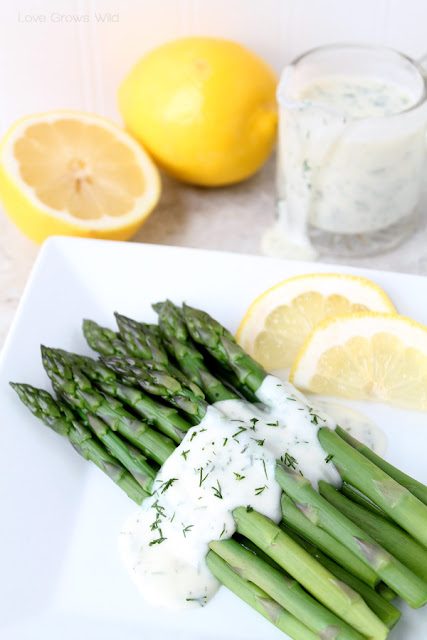 Asparagus with Lemon Dill Sauce - a delicious healthy side dish! 