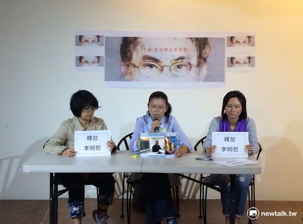 李凈瑜在記者會當下哽咽描述,自己現在的處境,彷彿白色恐怖時期的受難者家屬般,承受「任人宰割的淒苦」。 李凈瑜在記者會當下哽咽描述,自己現在的處境,彷彿白色恐怖時期的受難者家屬般,承受「任人宰割的淒苦」。