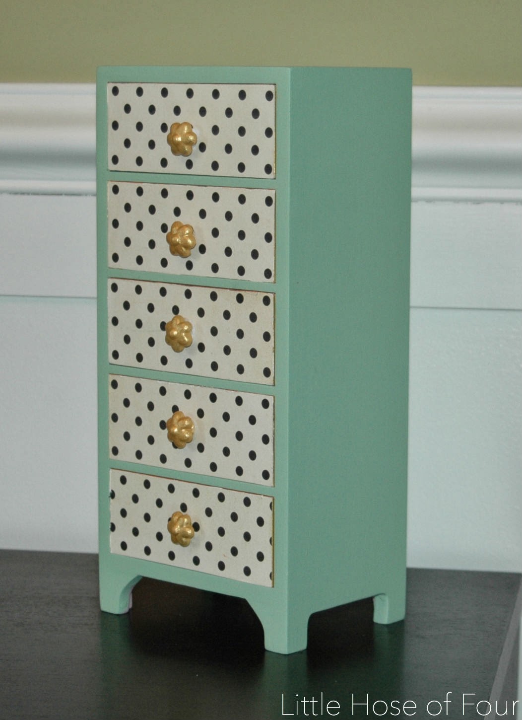 Yard Sale Jewelry Box Makeover... Little House of Four Creating a