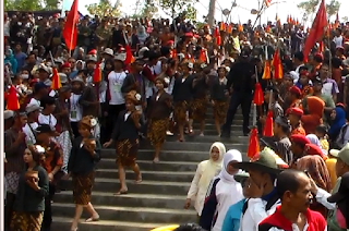 Suasana Parak Iwak 2015 di Sungai Serayu Banjarnegara