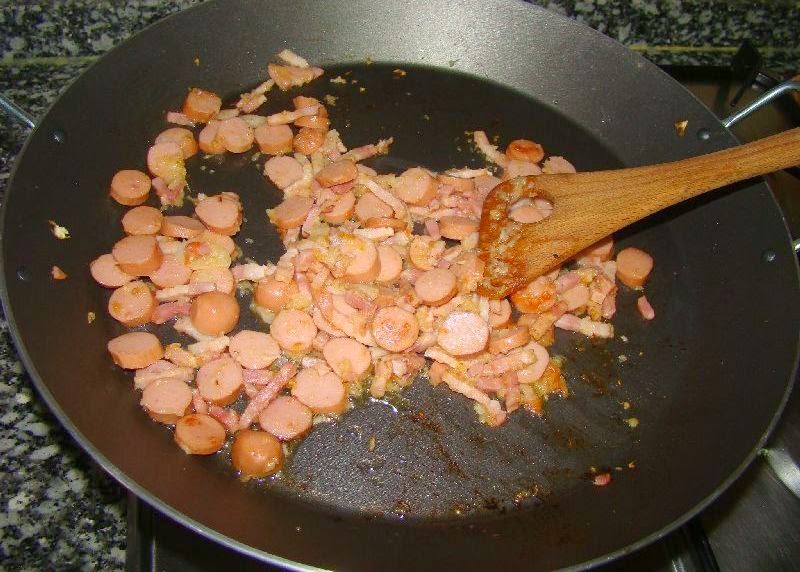 ELS NOSTRES MOMENTS Fideua de frankfurt y bacon