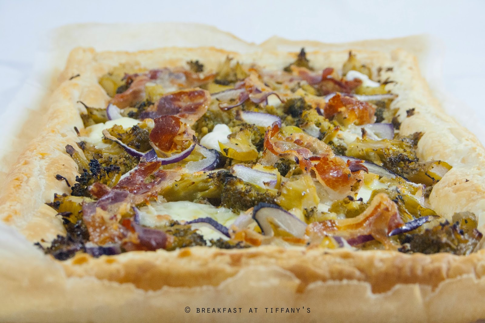 Torta salata broccoli, pancetta e stracchino / Puff pastry tart with