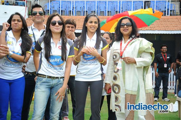1 - HOt Actress at CCL 2 Semi Final Mumbai Heroes Vs Karnataka Bulldozers