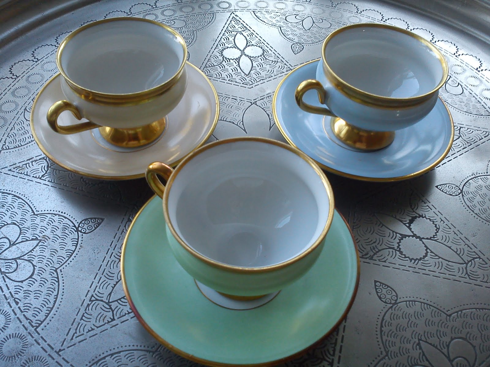 Kitchen of Kiki Kitchen equipment 9 old coffee cups