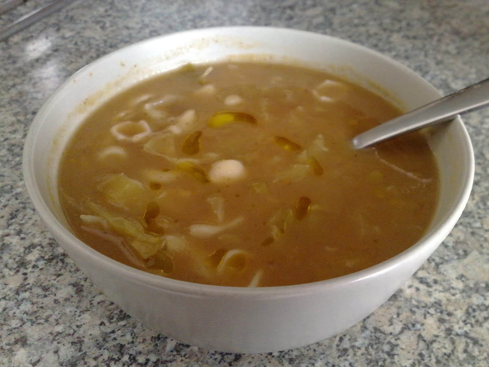 Partilhando a Mesa ou Crónicas de uma Emigrante: Sopa de feijão completa