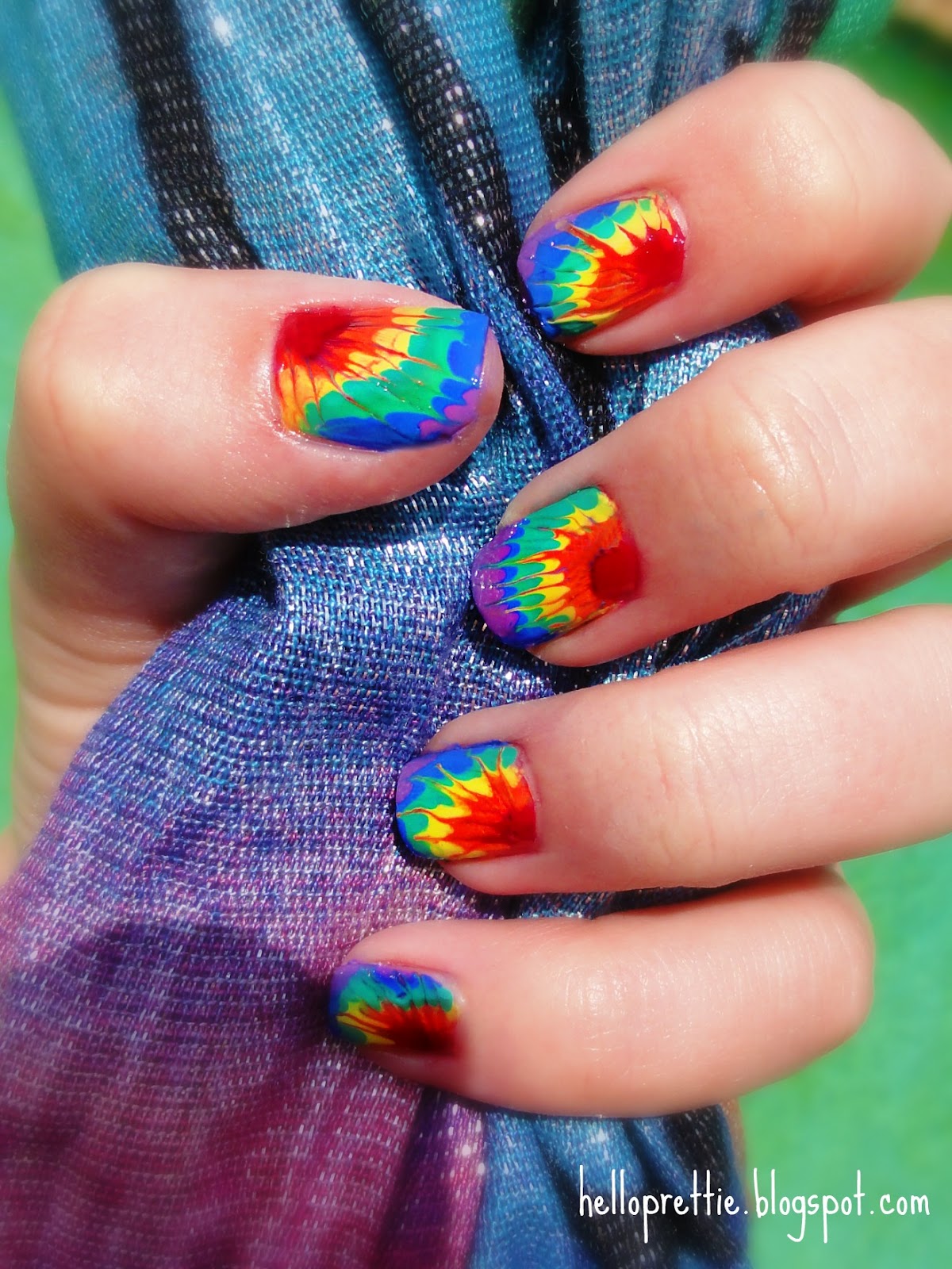 helloprettie: "tie dye" nails.