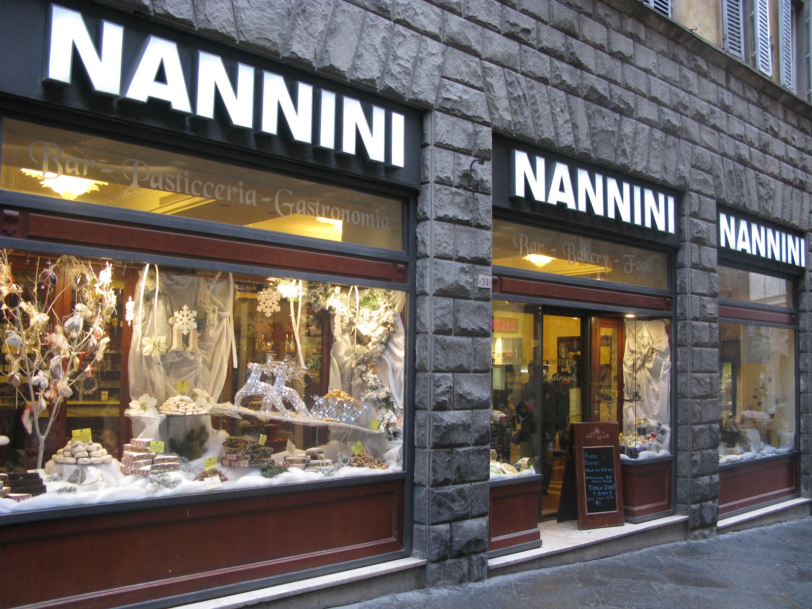 TUSCANY FOOD SHOPPING IN SIENA