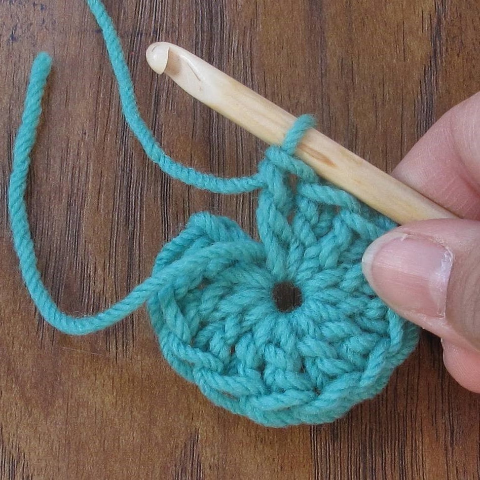 ReCrochetions: Tutorial Tuesday:Reverse Slip Knot