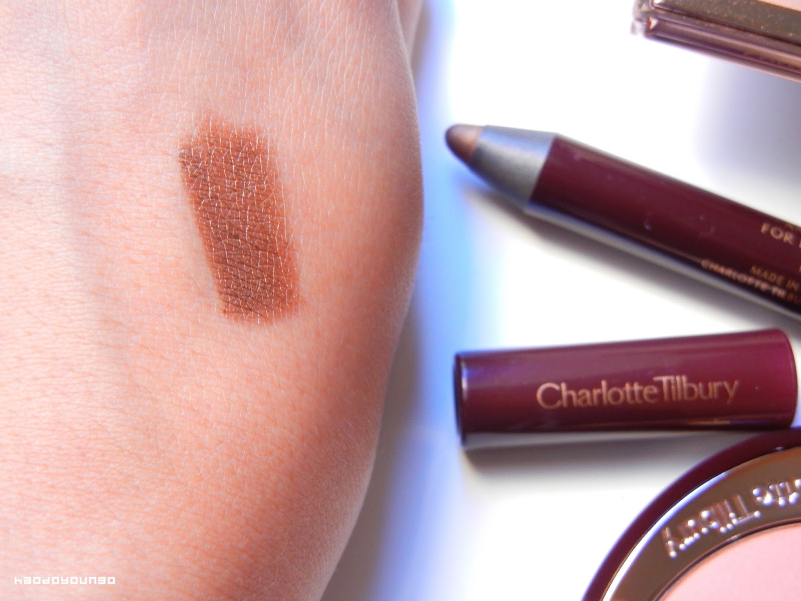 Review & Swatches Charlotte Tilbury Color Chameleon Color Morphing Eyeshadow Pencil in Amber