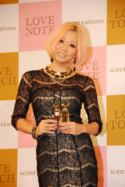 Kumi Kehovah steps out to promote perfume. Looks on point | randomjpop.blogspot.co.uk