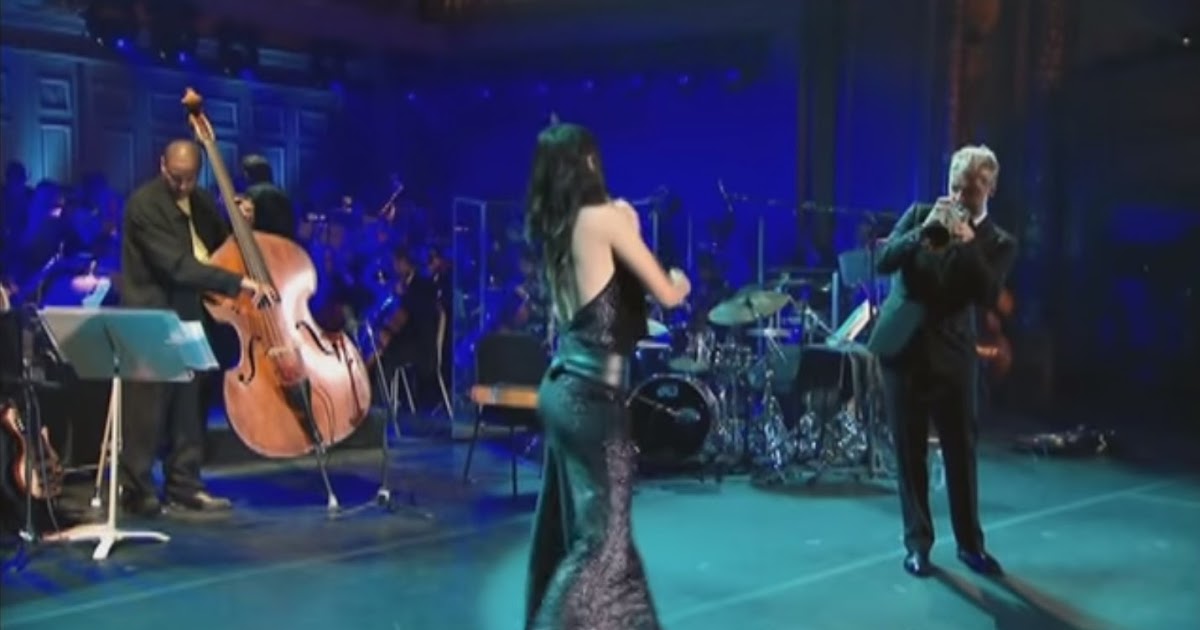 HIT VIDEA Acclaimed trumpeter Chris Botti and "rock star" violinist