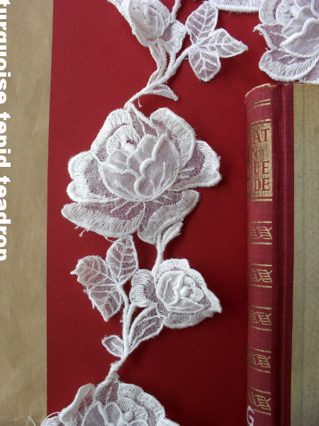 Turquoise Tepid Teadrop Alte Spitze Und Ein Altes Buch Old Lace And An Old Book