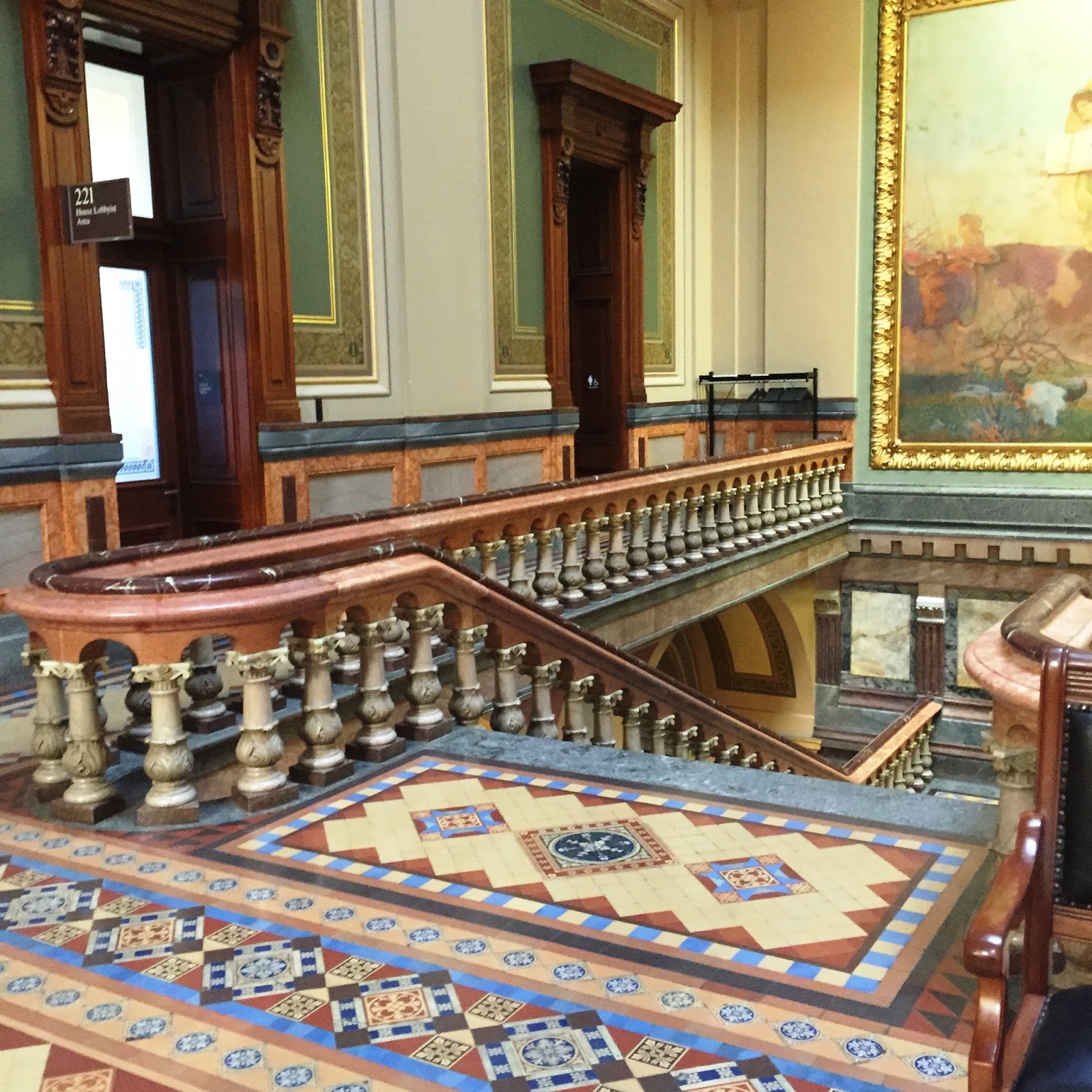 Souvenir Chronicles DES MOINES, IOWA STATE CAPITOL BUILDING INTERIOR