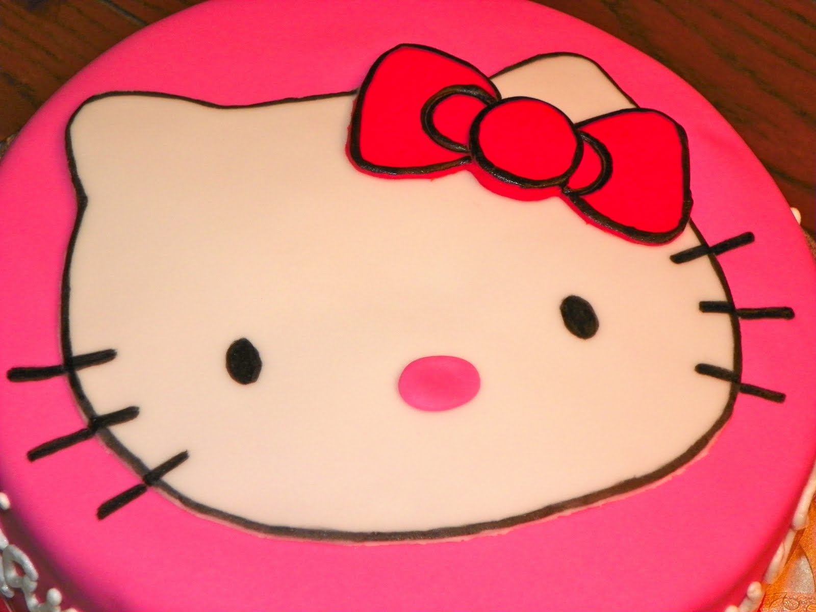 Plumeria Cake Studio: Hello Kitty Face Cake