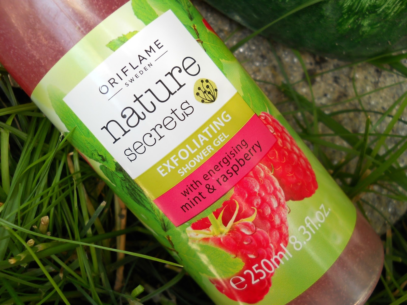 Oriflame Nature Secrets Exfoliating Shower Gel with Energising Mint