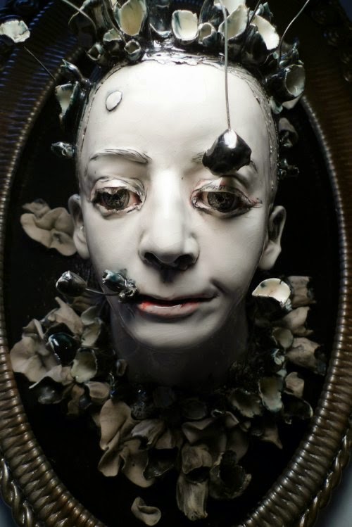 As macabras e sombrias esculturas de pesadelos de Sarah Louise Davey Sarah Louise Davey esculturas sombrias macabras pesadelo mulheres ninfas