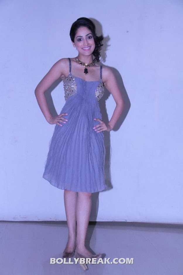 Yami gautam in hot dress - (4) - Yami gautam Latest Hot Pics - June 2012