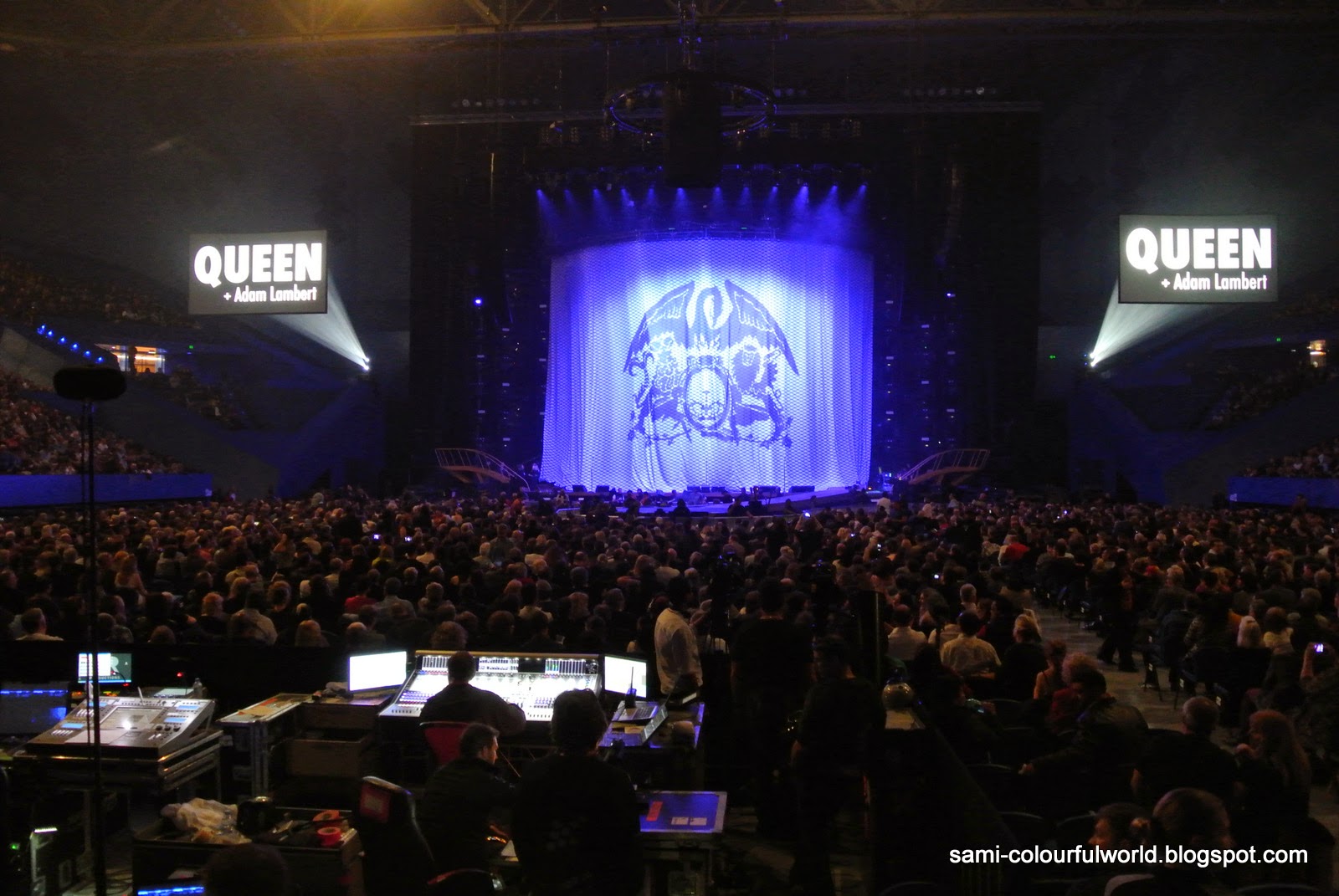 COLOURFULWORLD Queen at Perth Arena