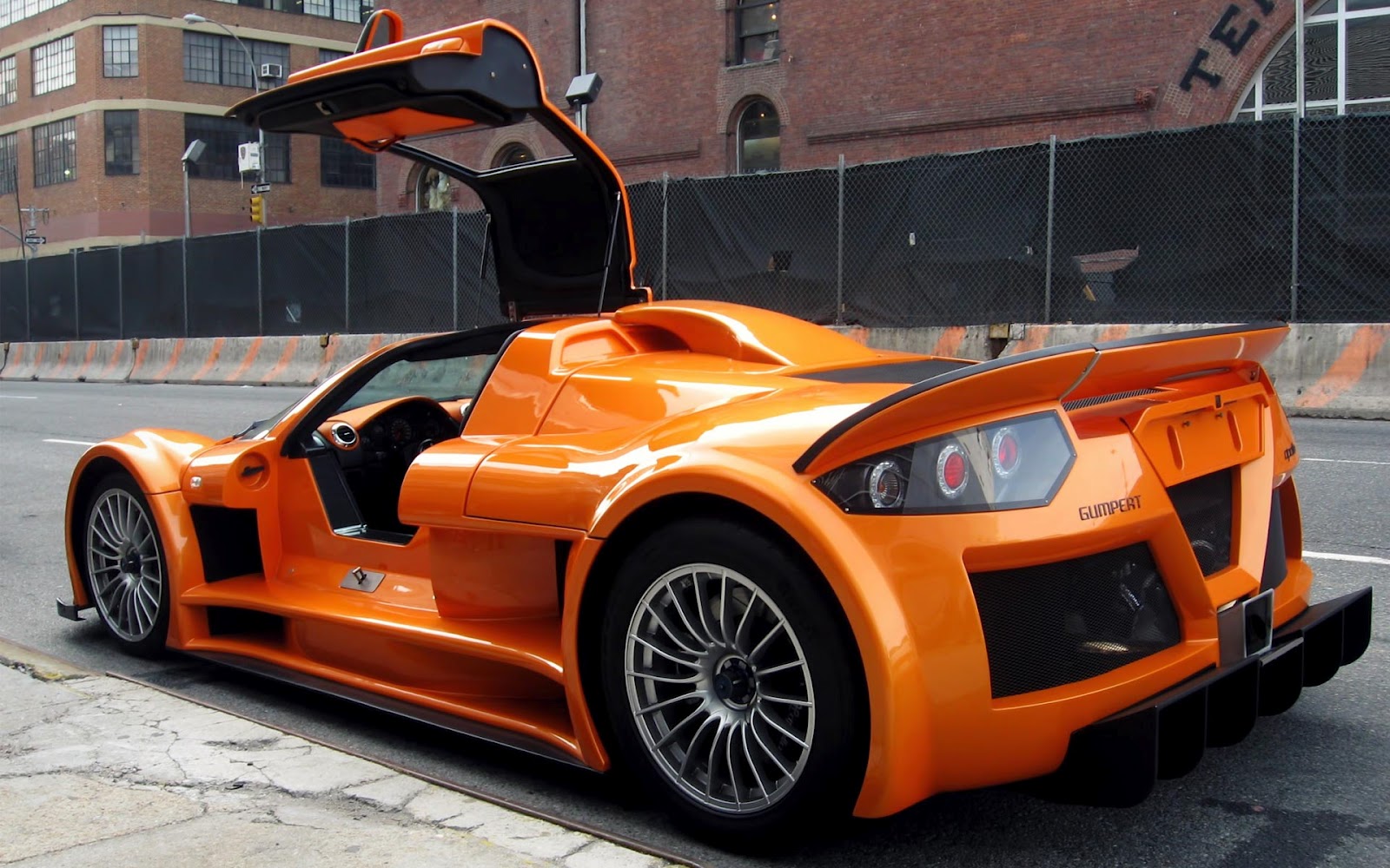 Wallpapers of beautiful cars Gumpert Apollo