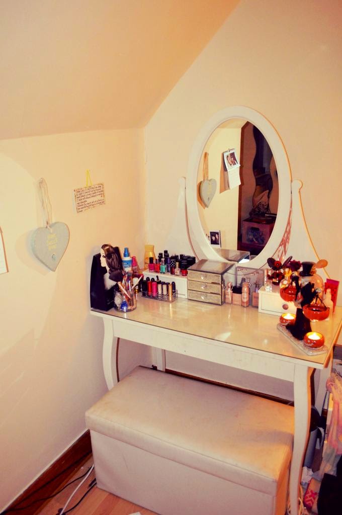 What's On My Dressing Table? Tea & Post