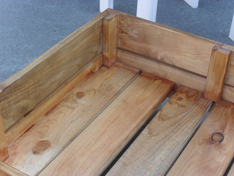 Home Frosting Daisy's Crate Bed